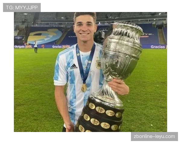 阿尔瓦雷斯强势突破，河床崛起铸就足球新星传奇