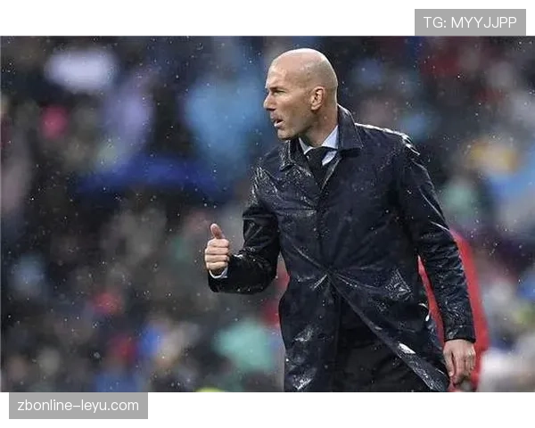 齐达内传球艺术解析:揭秘大师如何以关键能力改变足球比赛 齐达内传球艺术解析:揭秘大师如何以关键能力改变足球比赛