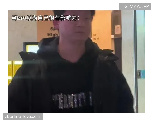 林丹买菜像个邻家大叔，手里拎的牌子一亮我差点以为走错片场