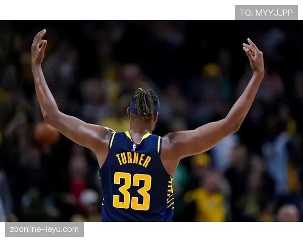 乔丹·汤普森这生活简直像开挂，训练场下却天天在咖啡馆摆pose？